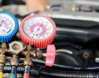 Auto AC repair service and refrigerant inspection in Burlington ON