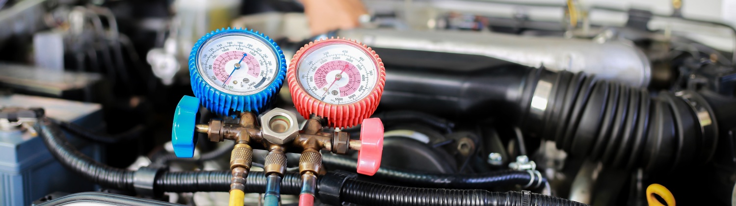 Auto AC repair service and refrigerant inspection in Burlington ON